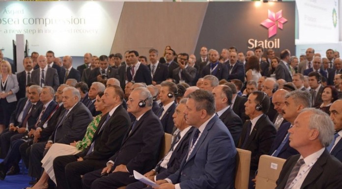 Wicepremier Piechociński podczas targów International Caspian Oil & Gas Exhibition w Baku
