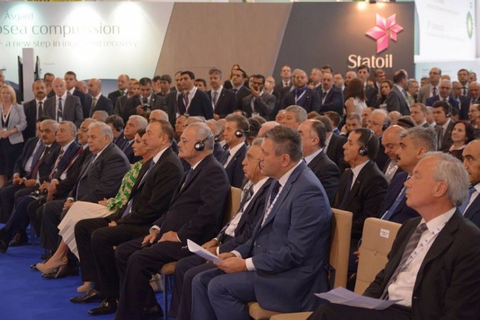Wicepremier Piechociński podczas targów International Caspian Oil & Gas Exhibition w Baku
