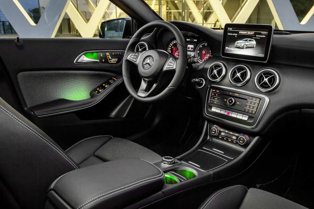 Mercedes-Benz A-Klasse (W 176) 2015Mercedes-Benz A-Class (W 176