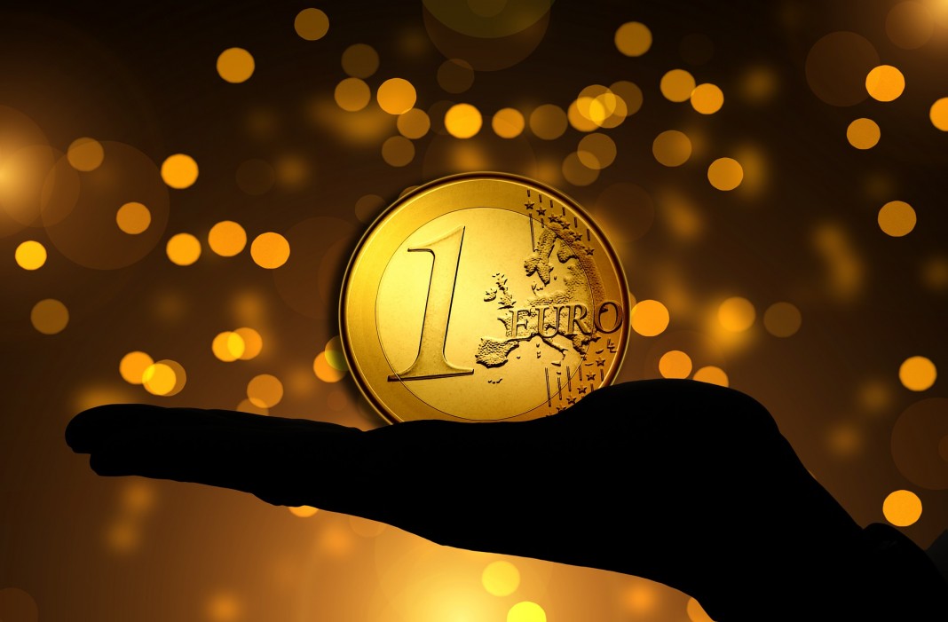 EUR