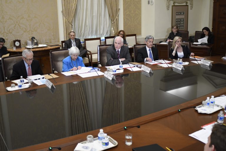 ​W oczekiwaniu na Rezerwę Federalną