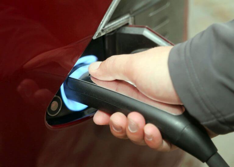 Deloitte: W 2040 roku co drugi użytkowany samochód będzie autem elektrycznym