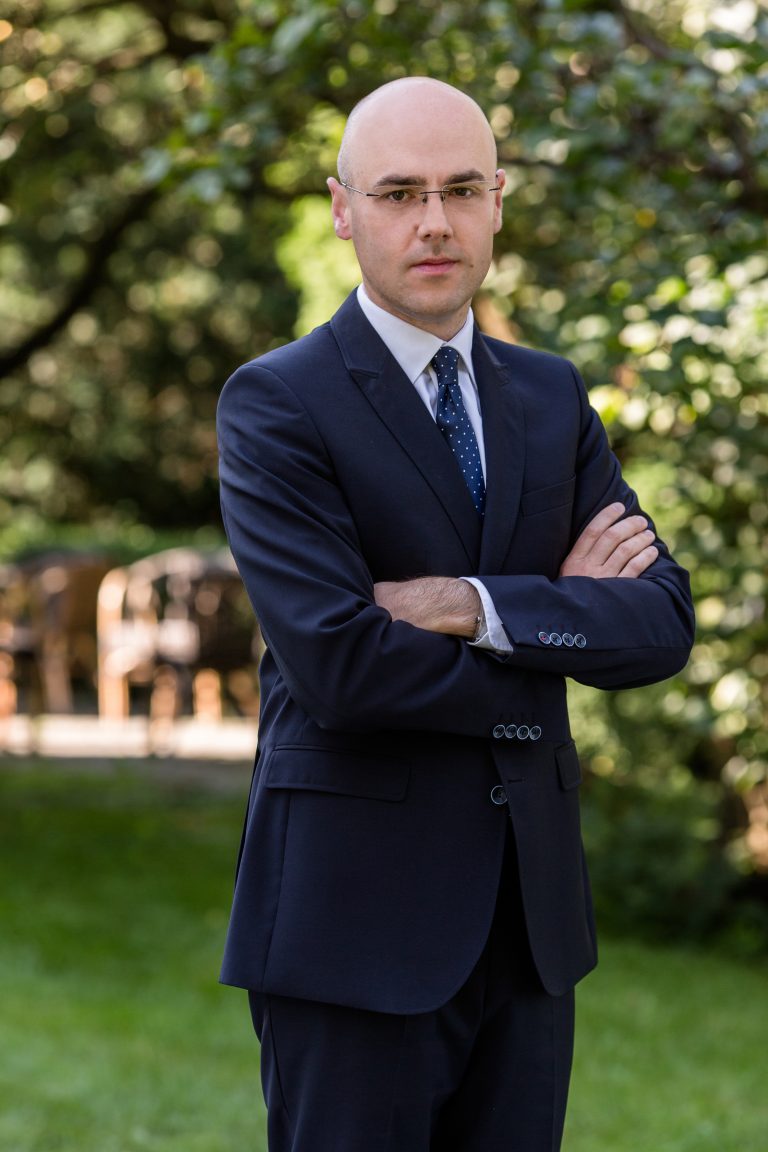 Prywatne firmy kontra urzędy pracy – sposób na zmniejszenie bezrobocia