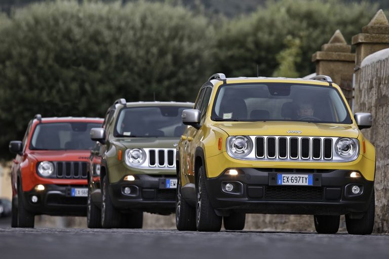 Leasing samochodów w Polsce – raport Oferteo.pl