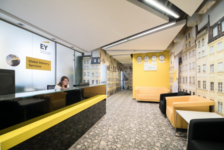 EY inwestuje w Polsce. Firma zatrudni nawet 300 programistów i menedżerów projektów IT