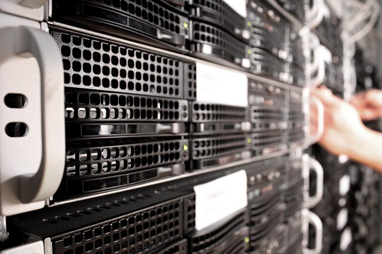 Pierwszy na rynku serwer DNS, który sam ochroni się przed atakami