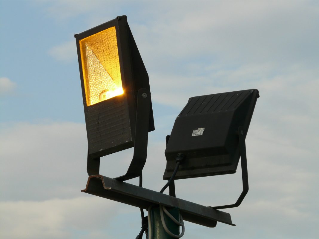 lampa reflektor światło