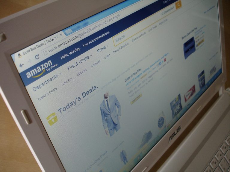 Europa kupuje środki piorące na Amazon