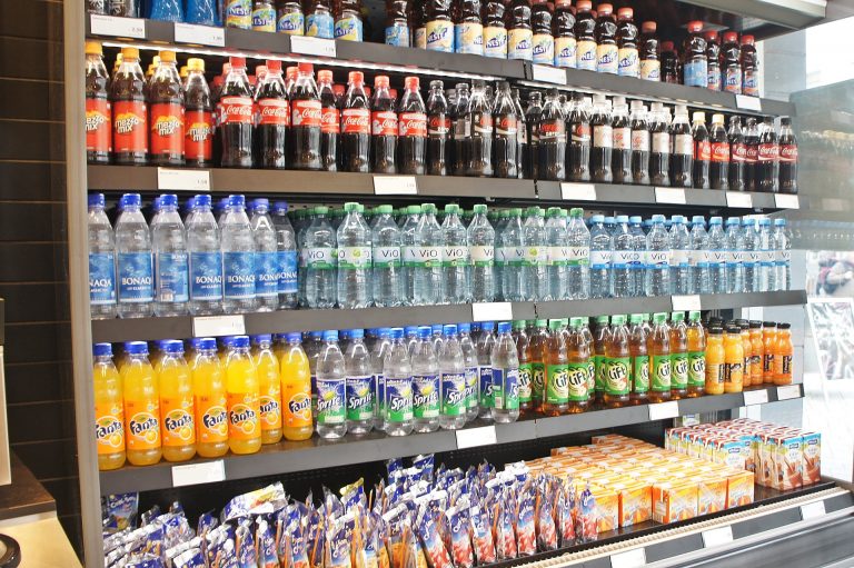 Alkoholowi giganci tracą, rosną energetyki i napoje bezalkoholowe