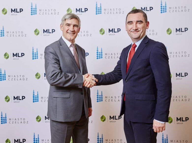 Od lewej Zbigniew Szaleniec - Burmistrz Czeladzi, Tomasz Zabost – Członek Zarządu MLP Group S.A.