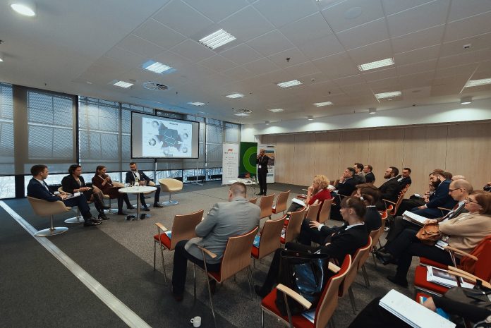 panelu dyskusyjnym na temat rozwoju sektora BPO/SSC w Warszawie