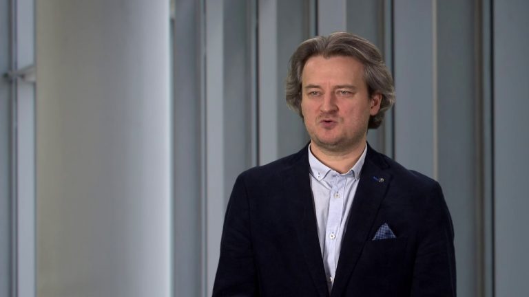 Ponad 60% polskich użytkowników internetu korzysta z niego na smartfonie