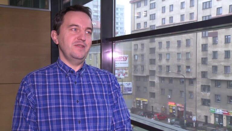 Błędy językowe najbardziej irytujące w komunikacji firm na Facebooku. Drażnią też nietrafione żarty