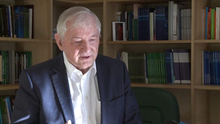 Prof. S. Gomułka: rząd wycofał się z części obietnic po negatywnych ocenach agencji ratingowych