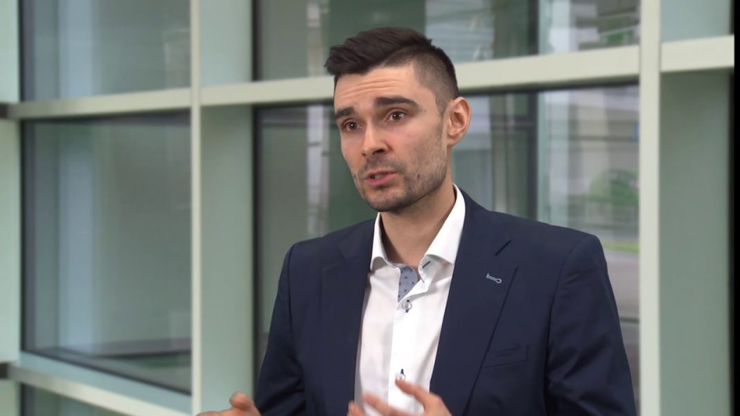 Filip Nocny – dyrektor kreatywny agencji Nocny Copywriter i współwłaściciel firmy coachingowej Arena Szkoleń