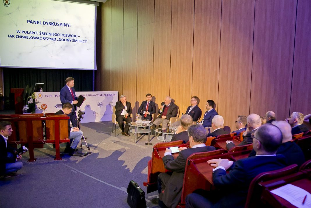 27 lutego br. w Centrum Dydaktycznym Warszawskiego Uniwersytetu Medycznego podczas konferencji „CePT – Platformą rozwoju innowacyjnej medycyny”.