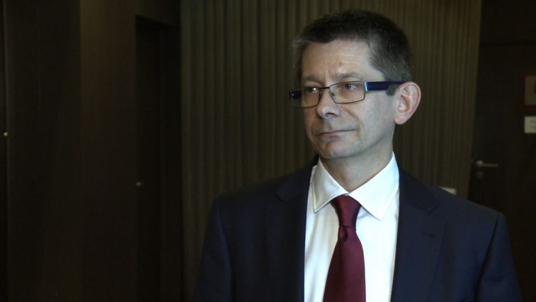 Nowotwór szpiku kostnego daje takie same objawy jak grypa czy reumatyzm. By go wykryć, trzeba regularnie robić badania krwi