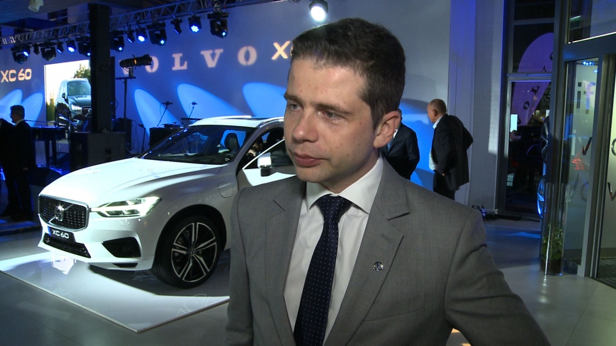 Volvo chce w tym roku sprzedać w Polsce 10 tys. samochodów. Klientów do salonów ma przyciągnąć m.in. nowy model XC60 8