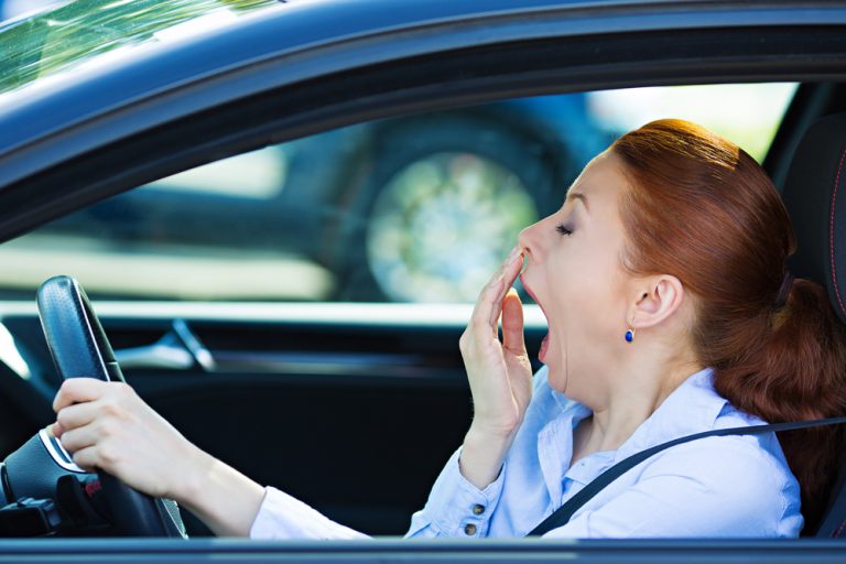 Polscy pracownicy krótko śpią. Co ich trapi? – raport serwisu MonsterPolska.pl