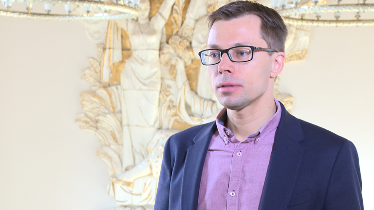 Maszyny już zastępują prawników i lekarzy. Nauka pamięciowa i matematyka przestaną być potrzebne?
