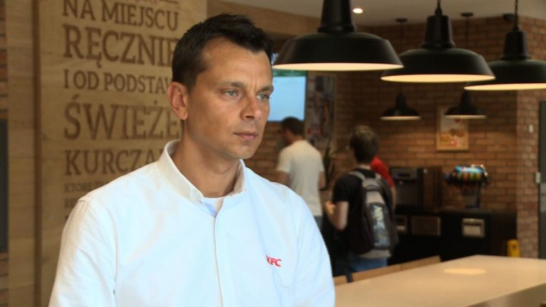 KFC zmienia model działania restauracji. Inwestuje w usługi mobilne i technologie, które usprawnią i przyspieszą obsługę gości