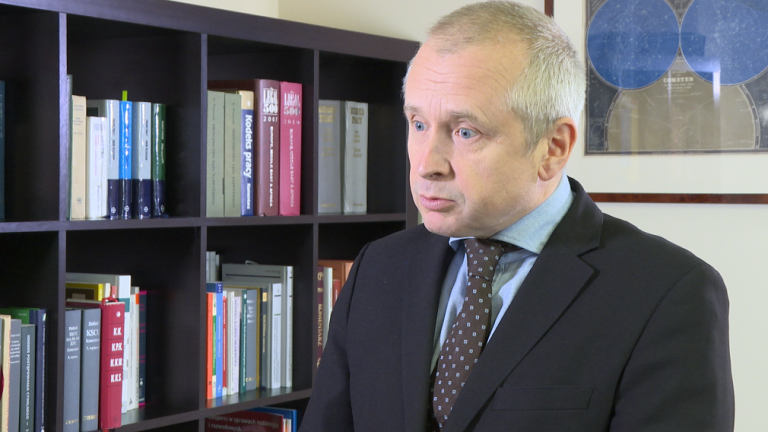 Nie dasz złotówki, porysują ci auto. Problem „samozwańczych parkingowych” nie zniknie sam. Trzeba zaostrzyć przepisy?