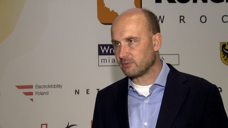 Rynek elektrycznych pojazdów w Polsce nabiera rozpędu. Trwają prace nad jego uregulowaniem