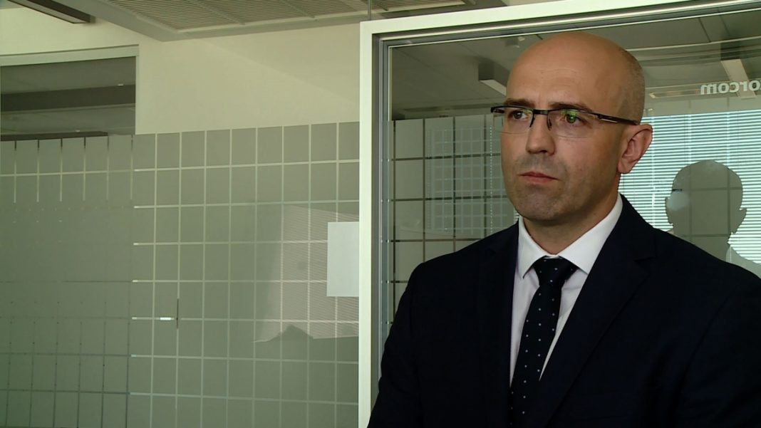 Coraz większy ruch w e-kantorach. Objęcie rynku nadzorem mogłoby lepiej chronić pieniądze klientów