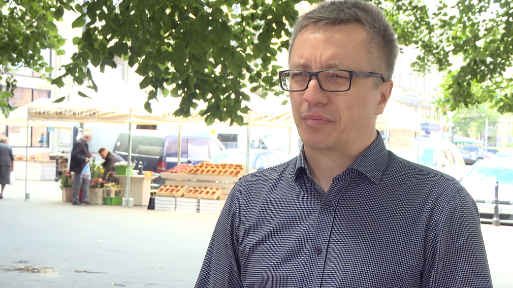Łukasz Komuda, Fundacja Inicjatyw Społeczno-Ekonomicznych