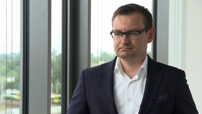 Smartfony zastępują aparaty kompaktowe. Sprzedaż tego typu aparatów od lat systematycznie spada