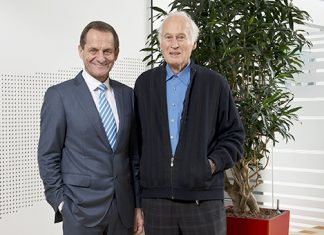 Alfons Hörmann (z lewej) oraz założyciel firmy Eberhard Schöck
