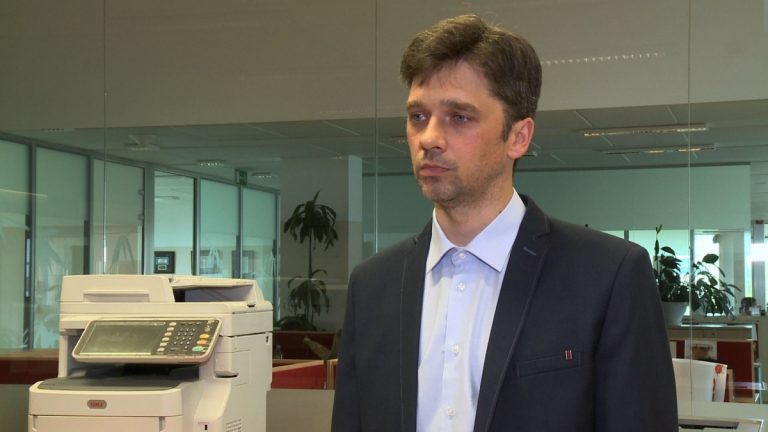 Druk podążający zapewnia bezpieczny wydruk poufnych dokumentów. Wkrótce może być autoryzowany także metodami biometrycznymi