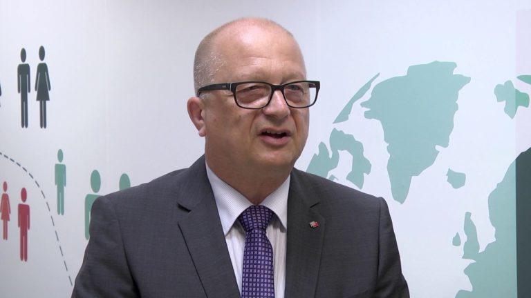 Polacy kupują rekordową liczbę samochodów i korzystają z leasingu