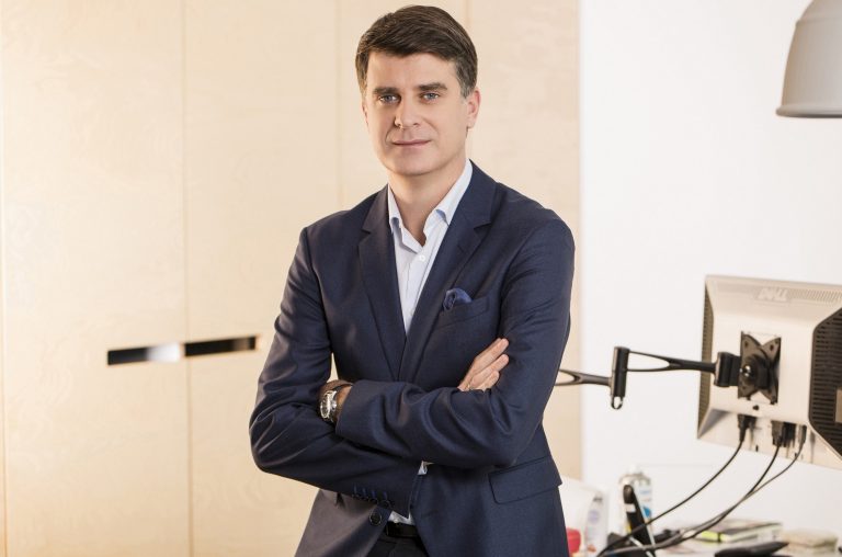 Deloitte: W walce o klientów sklepy muszą łączyć zalety sprzedaży stacjonarnej i internetowej