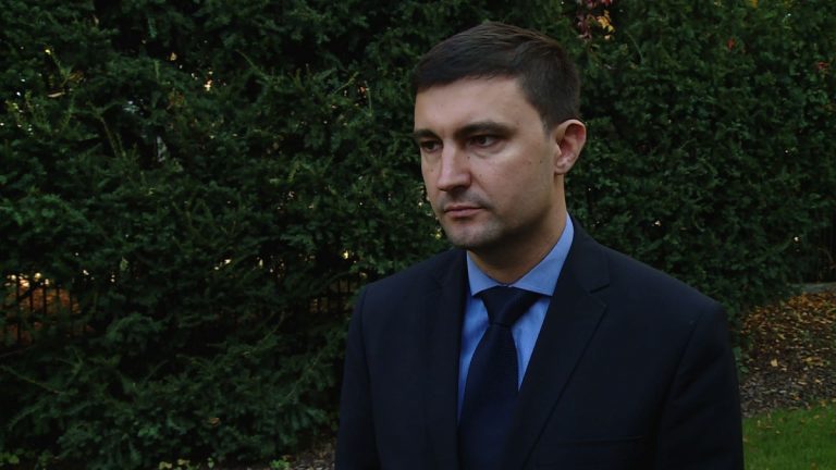 Resort zdrowia chce walczyć z nadmiernym spożyciem alkoholu i planuje ograniczyć reklamę piwa. Według ekspertów nie zmniejszy to konsumpcji alkoholu