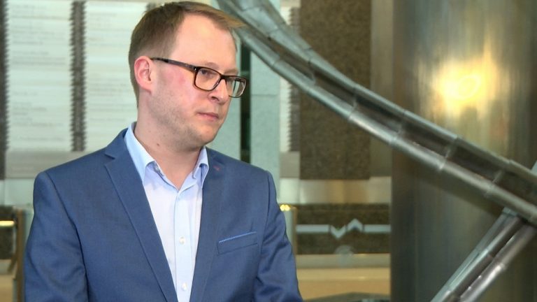 Pracownik już nie oszuka swojego szefa. Beacony znajdą go wszędzie, nawet… w toalecie