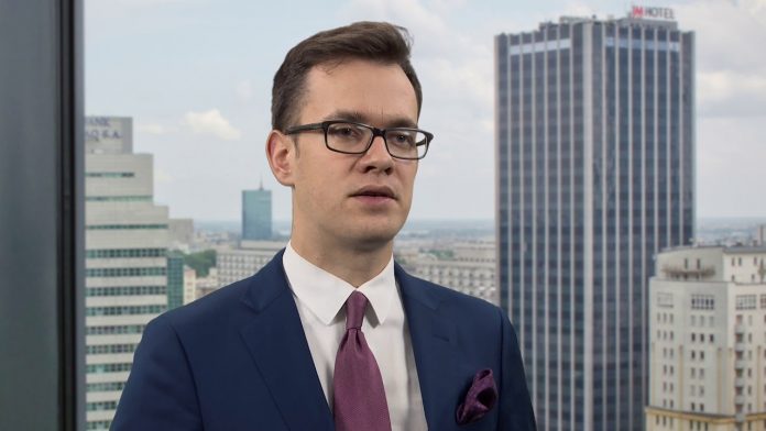 Jakub Olipra, ekonomista banku Credit Agricole