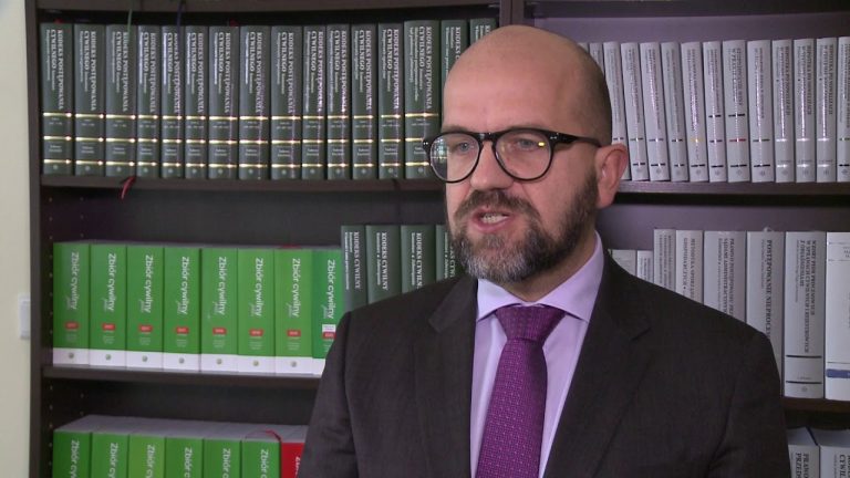 Restrukturyzacja coraz częściej zastępuje upadłość. Przez duże obłożenie sądów postępowania trwają znacznie dłużej, niż przewiduje ustawa