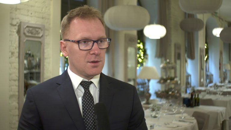 Bankowość w kieszeni: Polacy coraz więcej operacji wykonują na smartfonie