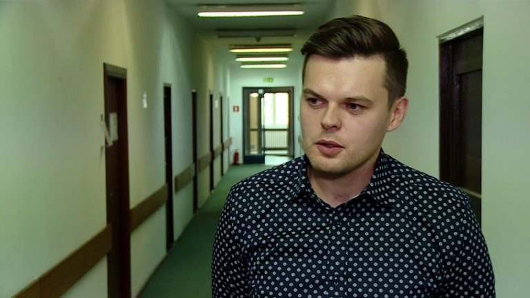 Zarobki programistów rosną szybciej niż innych specjalistów. Coraz więcej firm w ofertach pracy podaje dokładne widełki płac