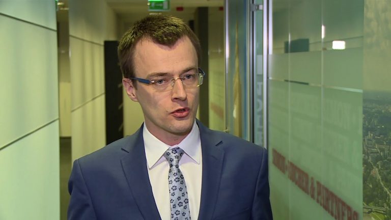 Polacy chętnie korzystają z obniżek cen. Połowa z nas zwleka z zakupami do czasu promocji