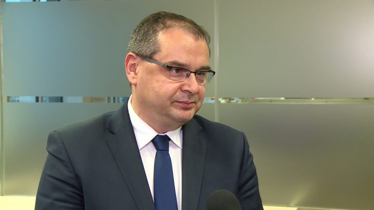 Za 10 lat Polacy będą korzystać z usług banku za pomocą robotów, a bankowość przeniesie się do smartfonów