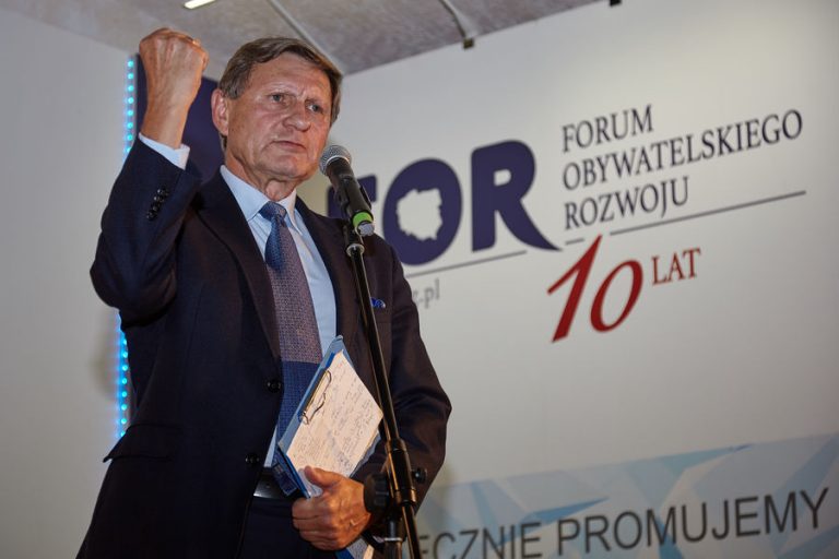 Partia w państwie. Wymiana kadr w administracji rządowej i jej legislacyjne podstawy