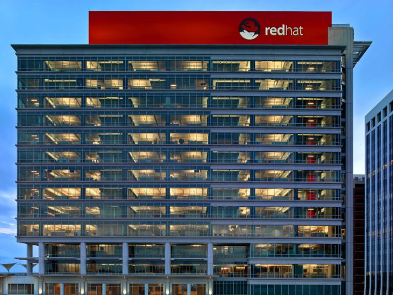 Dwudziestolecie ruchu open source. Historia otwartego oprogramowania z perspektywy firmy Red Hat