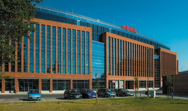 mBank: zysk netto w 2026 r. spadnie o 800–900 mln zł przez wyższą stawkę CIT