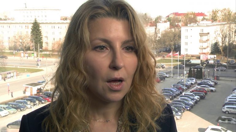 Polacy coraz szybciej wpadają w kłopoty finansowe.  Już ponad 2,5 miliona ma problemy ze spłatą zobowiązań