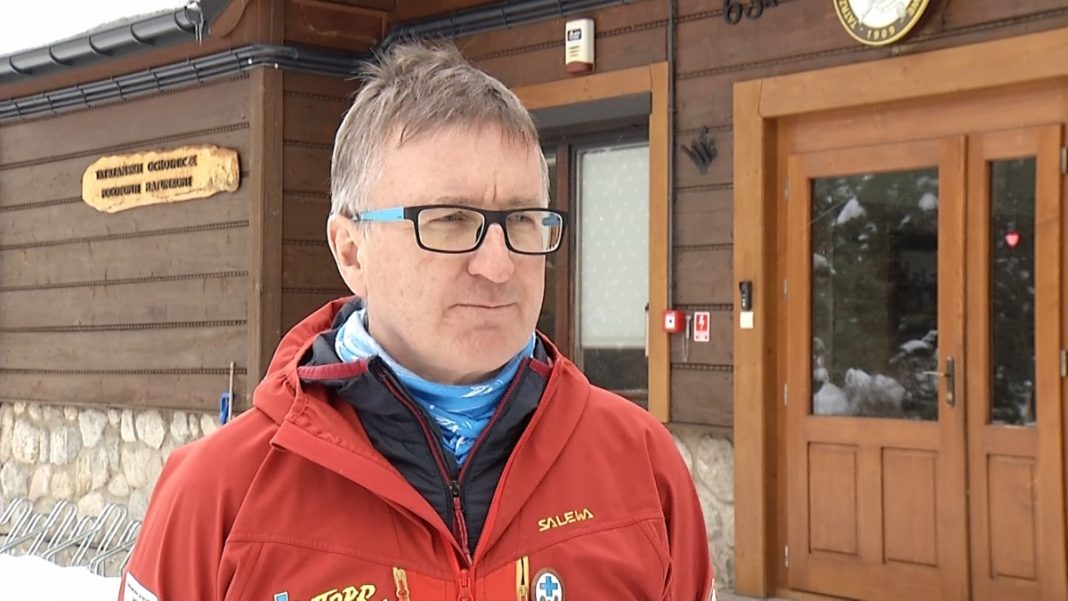 Śmigłowiec TOPR w ostatnich trzech latach pomógł uratować 700 osób. Bierze udział w akcjach ratowniczych także na Słowacji