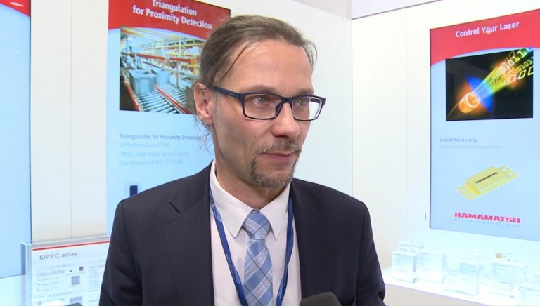 Bezpieczeństwo jazdy poprawią wyświetlacze z rozszerzoną rzeczywistością. W przyszłości mogą trafić także do smartfonów