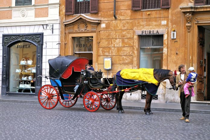 carriage-657937_1920