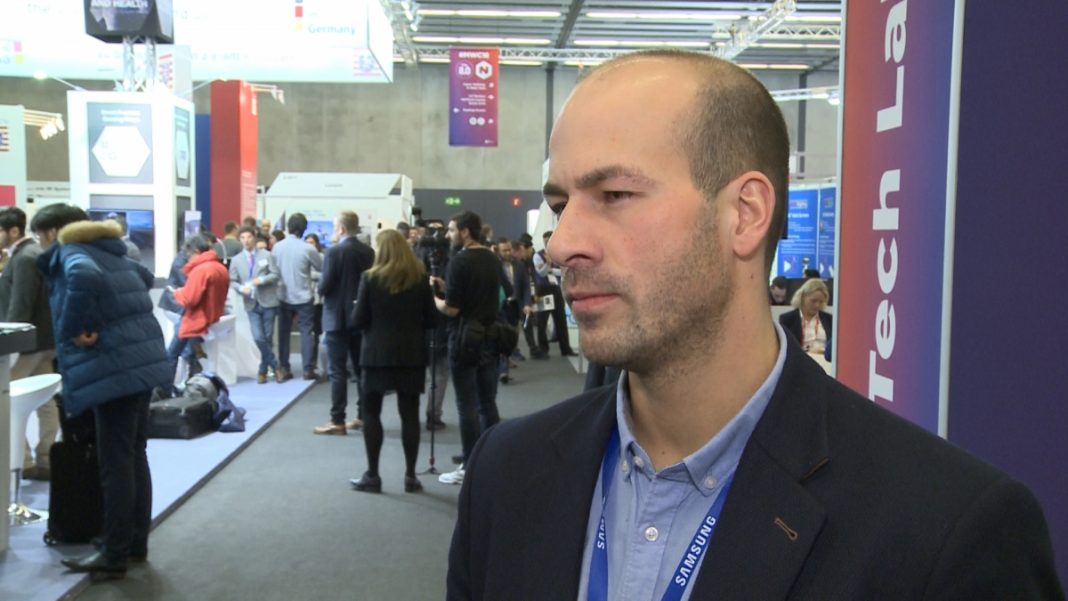 Systemy operacyjne smartfonów wciąż narażone na działania hakerów. Większość posiadaczy smartfonów rezygnuje z instalowania programów antywirusowych